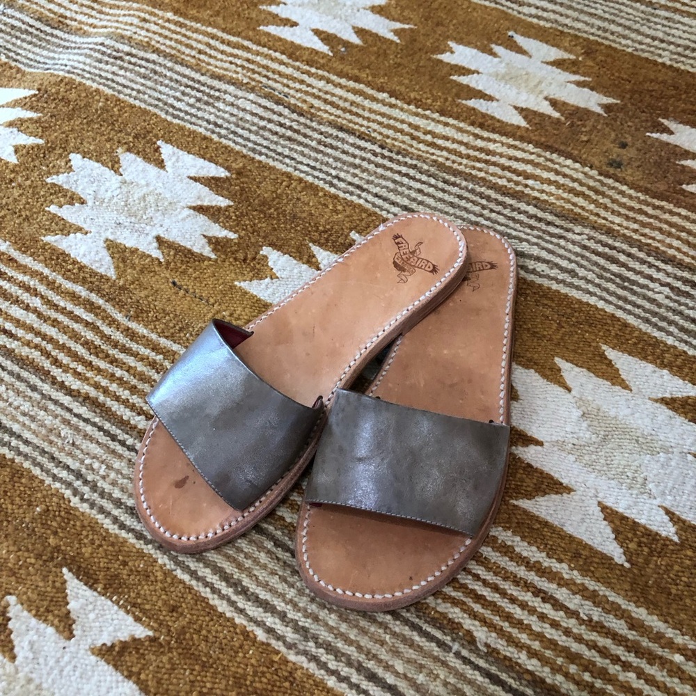 Freebird by Steven, Golden Leather Silver Slide Sandals, Size 10